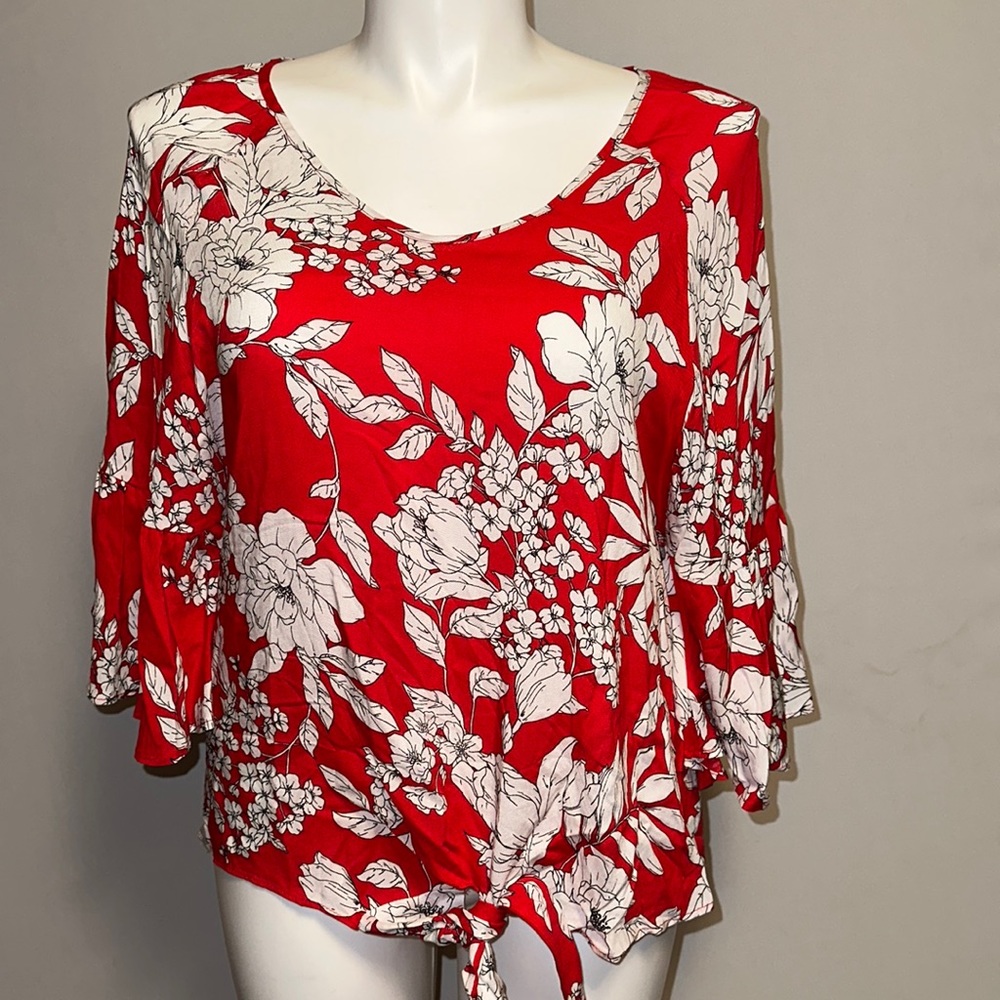 NWT Sweet Claire floral top Size large